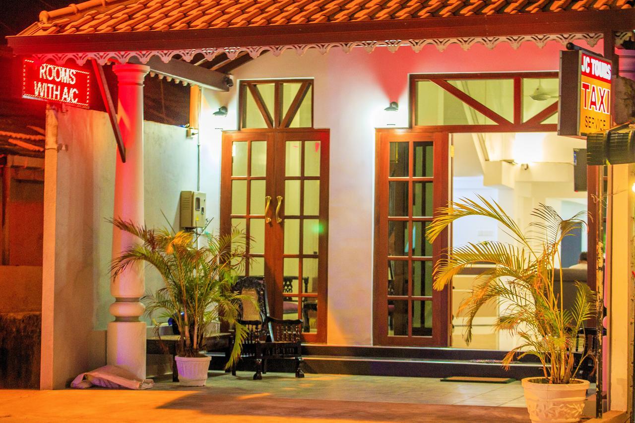Ruki Sea Reach Hotel Kudapaduwa Bagian luar foto