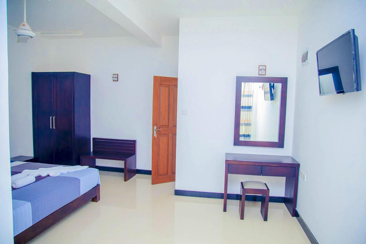 Ruki Sea Reach Hotel Kudapaduwa Bagian luar foto