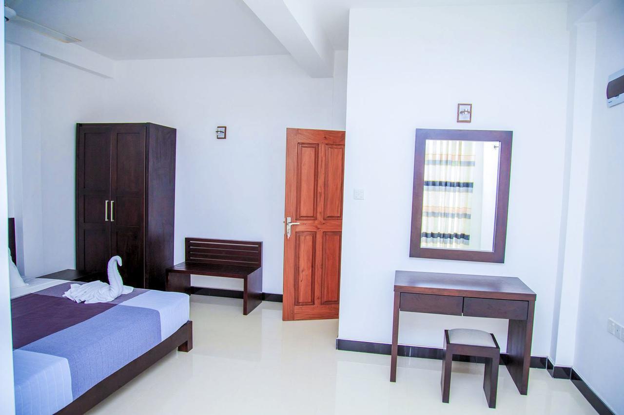 Ruki Sea Reach Hotel Kudapaduwa Bagian luar foto